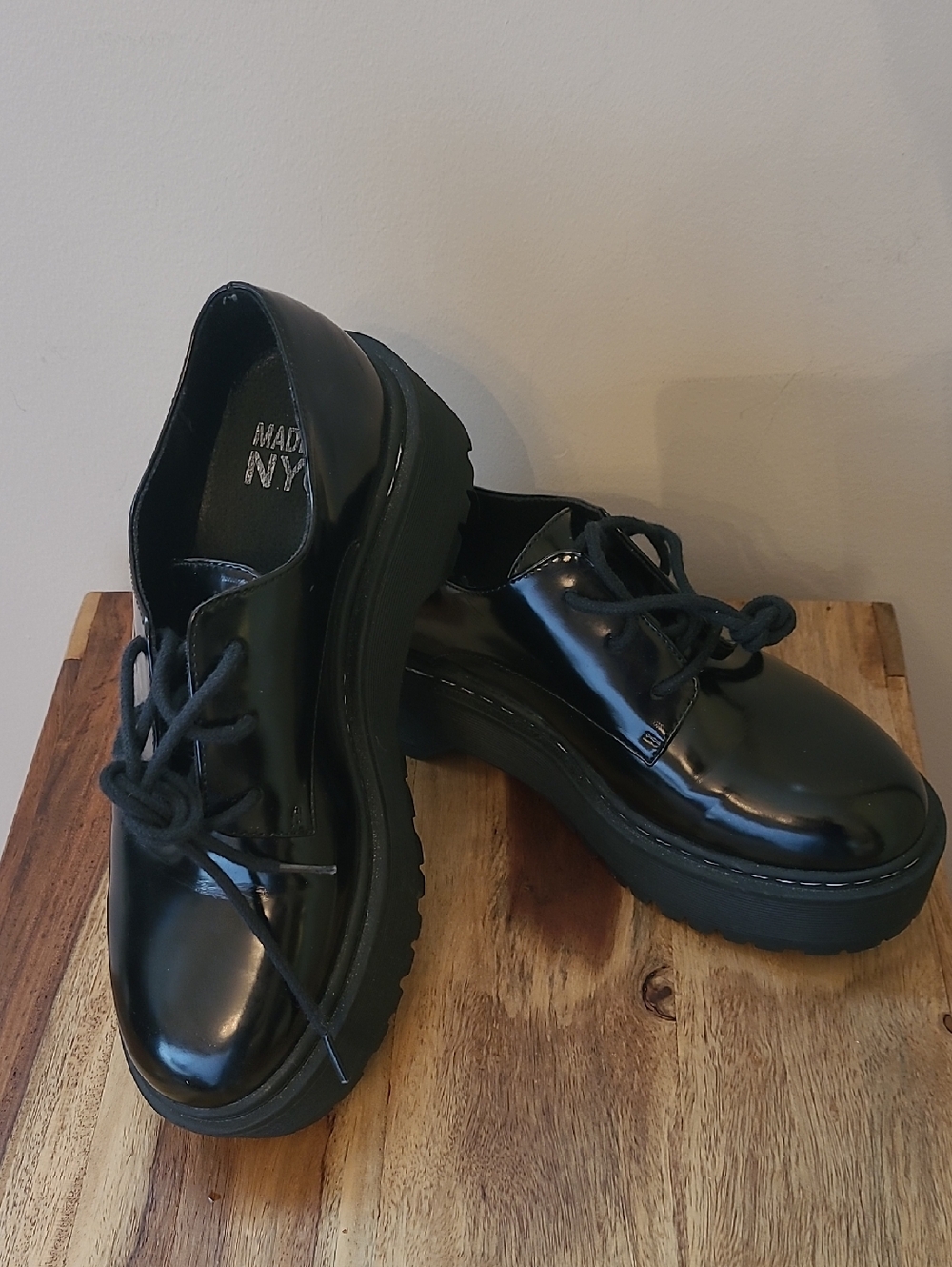Black Glossy Lace-Up Shoes Size 6